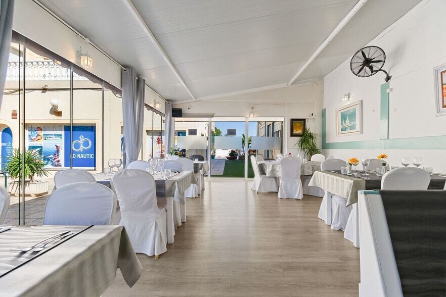 Lloc Puerto Deportivo, 4, Torrevieja, Alicante to rent - Building Photo - Image 1 of 25