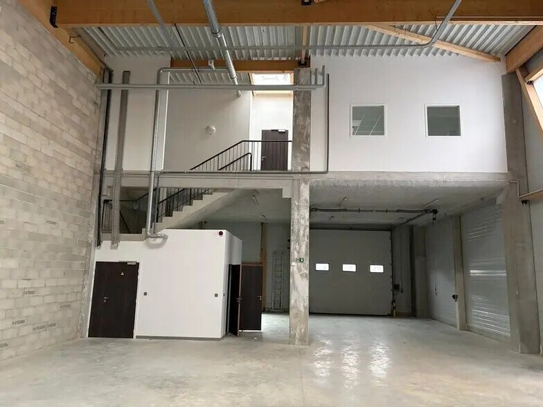 Light Industrial in Lognes to rent - Interior Photo - Image 3 of 8