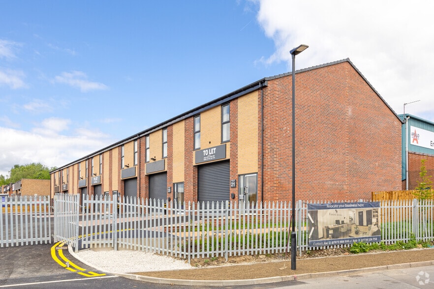 Long Acre Way, Sheffield to rent - Building Photo - Image 2 of 4