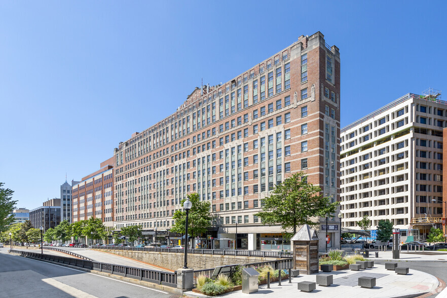 1350 Connecticut Ave NW, Washington, DC for rent - Building Photo - Image 1 of 12