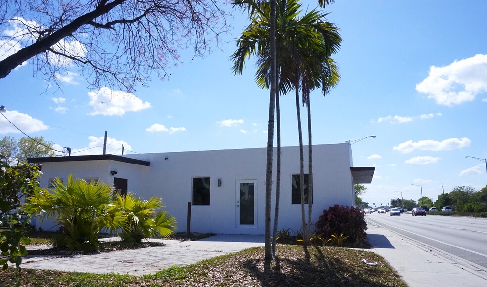 5232 Pembroke Rd, Hollywood, FL for sale - Building Photo - Image 2 of 14