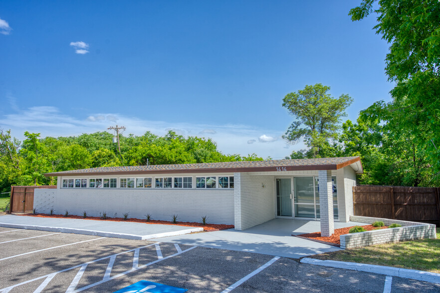 1414 Forest Ln, Garland, TX for rent - Building Photo - Image 3 of 19