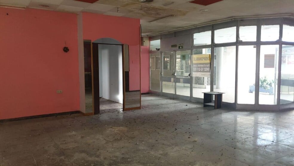 Retail in Collado Villalba, Madrid for sale - Interior Photo - Image 1 of 7