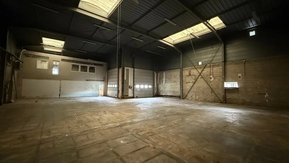 Light Industrial in Châtillon to rent - Building Photo - Image 3 of 8