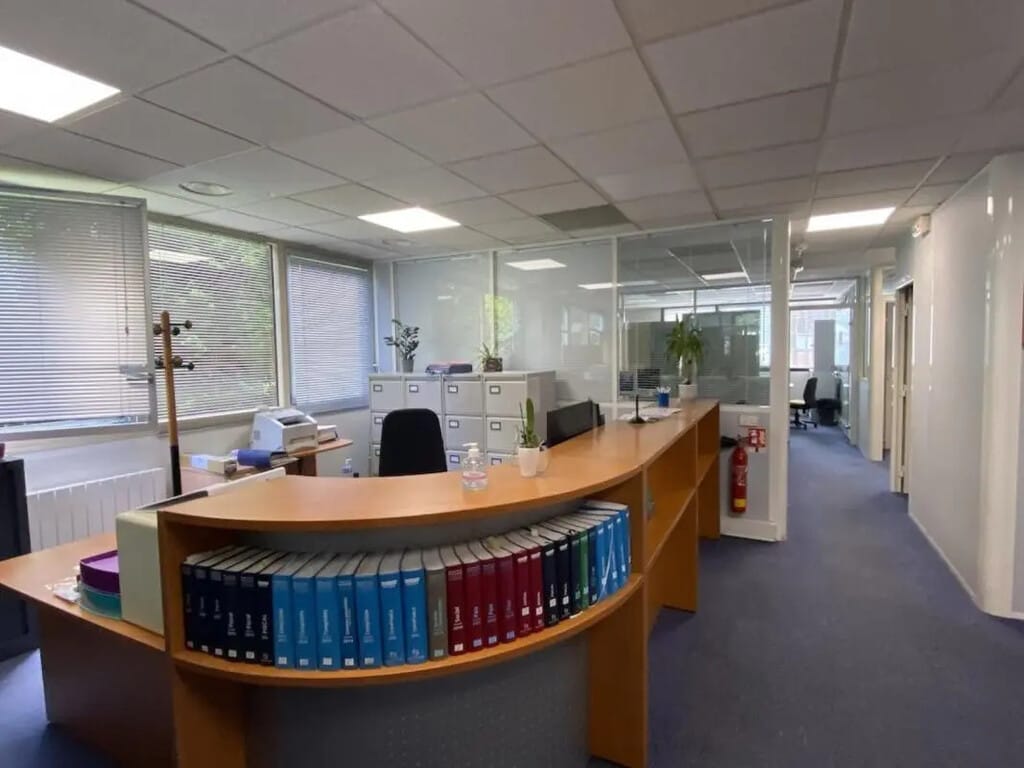 Location Bureaux 400 m² - Photo 1