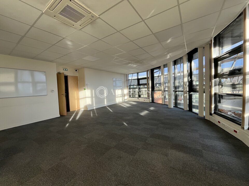 Office in Melun to rent Interior Photo- Image 1 of 9
