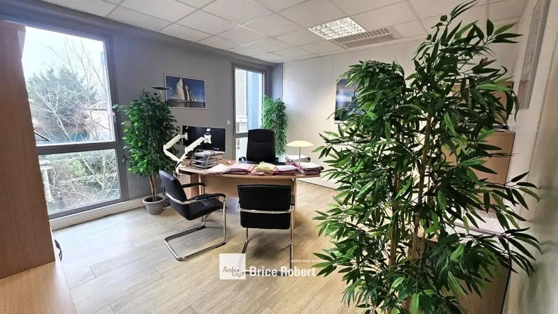 555 Chemin Du Bois, Rillieux-la-Pape to rent - Interior Photo - Image 2 of 7