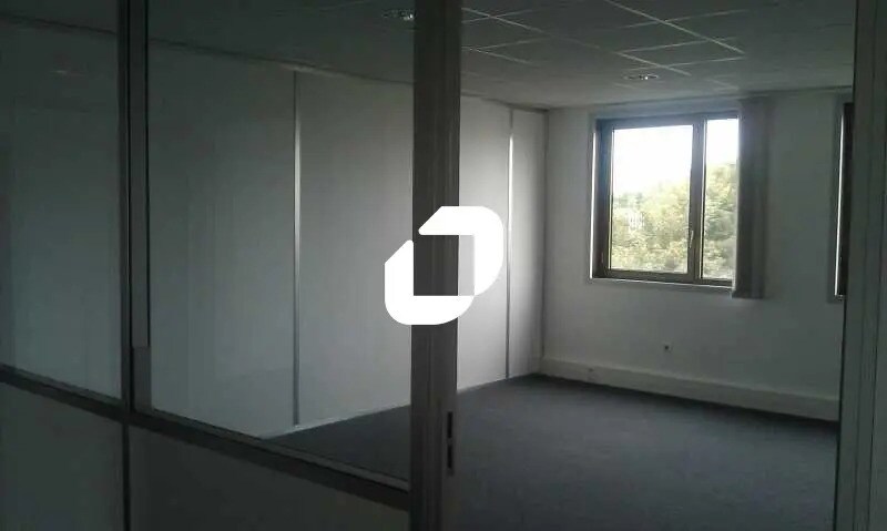 Office in Nanterre to rent - Interior Photo - Image 2 of 6