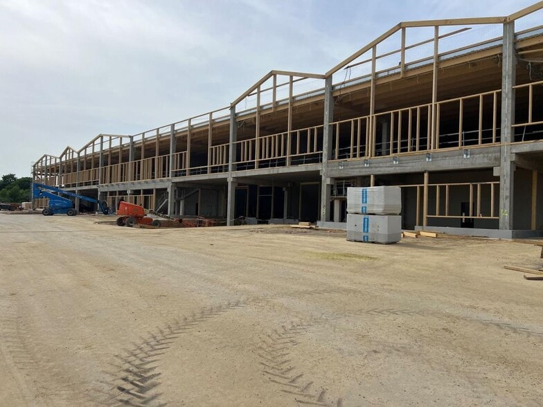Avenue De La Demi-Lune, Roissy-en-France to rent - Construction Photo - Image 3 of 4