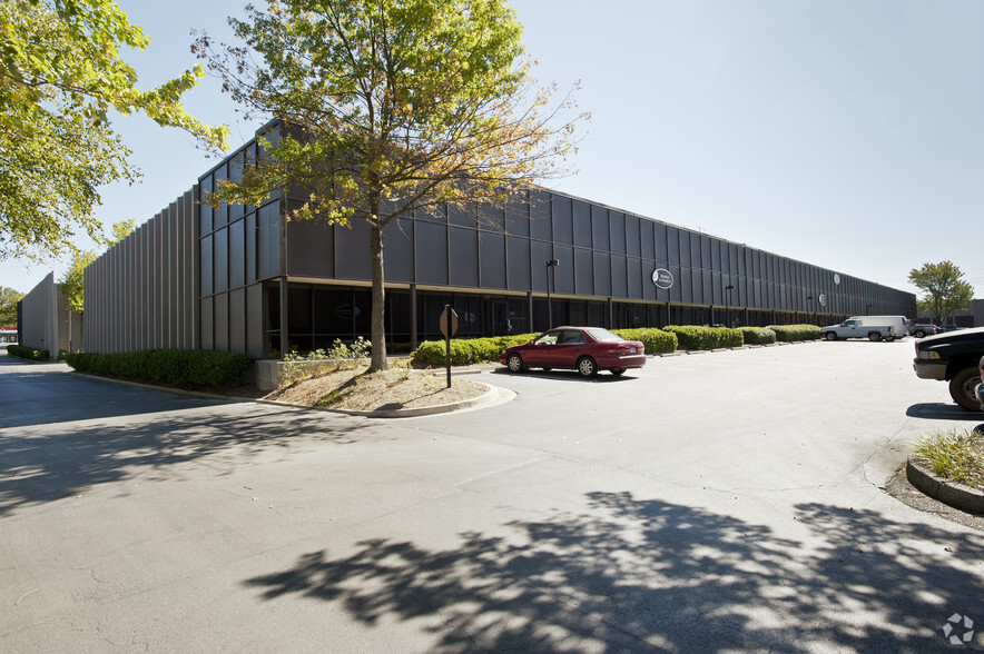 6669 Peachtree Industrial Blvd, Peachtree Corners, GA for rent - Primary Photo - Image 1 of 10