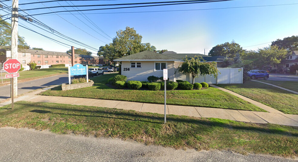 256 4th Ave, Bay Shore, NY for sale - Building Photo - Image 2 of 12