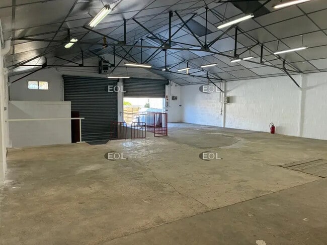 Location Local d'activités 620 m²