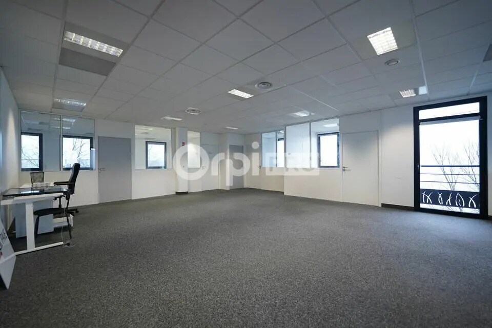 Office in Saint-Priest to rent Interior Photo- Image 1 of 13