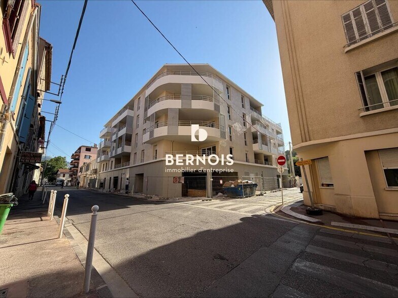 Retail in Toulon for sale - Building Photo - Image 1 of 5
