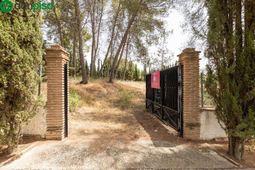 Calle Poetas Populares, Albolote, Granada for sale - Building Photo - Image 3 of 40