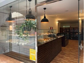 Retail in Barcelona, Barcelona to rent Interior Photo- Image 2 of 9