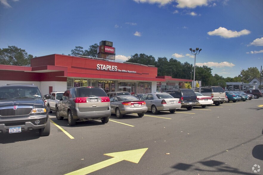 339 Tarrytown Rd, Elmsford 10523 UK