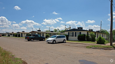 302 Sherman Ave, Lubbock, TX for sale Primary Photo- Image 1 of 1