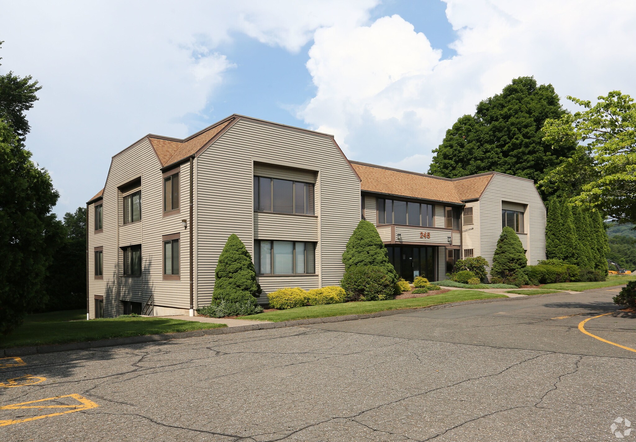 245 Hopmeadow St, Simsbury 06089