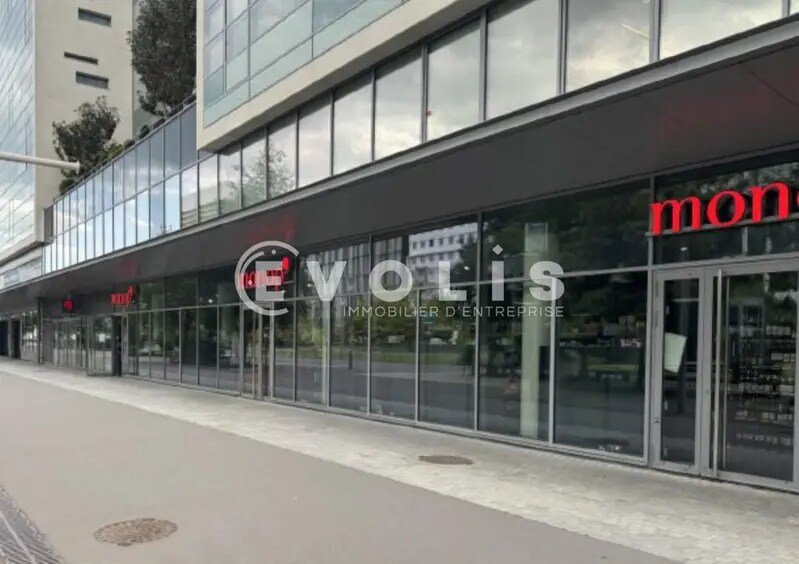 Office in Nanterre to rent - Building Photo - Image 1 of 3