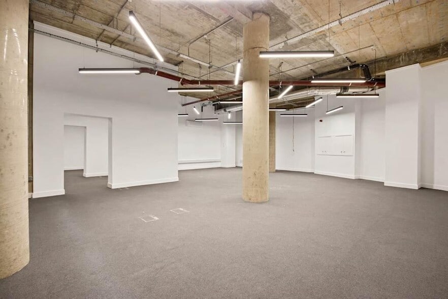 4 Maple Path, London to rent - Building Photo - Image 2 of 22