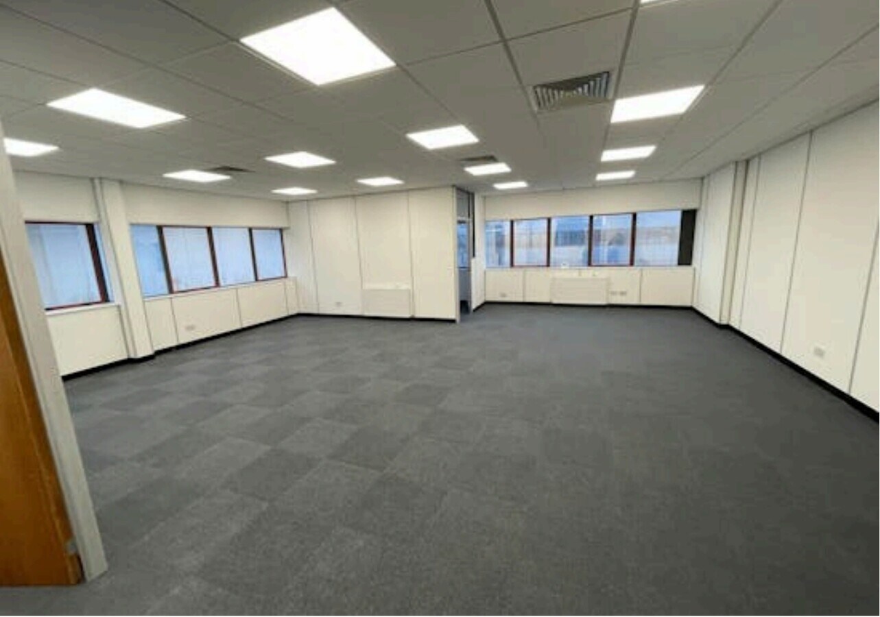 Broadfields Ct, Aylesbury, BKM HP19 8BU - Unit 1A -  - Interior Photo - Image 2 of 5