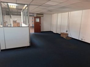 Rutherford Way, Crawley to rent Interior Photo- Image 1 of 5