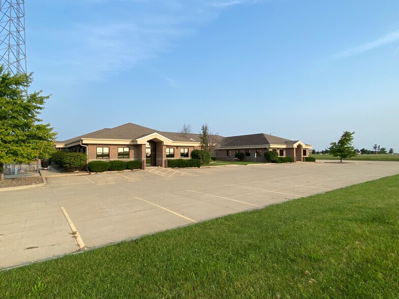 501 S Towanda-Barnes Rd, Bloomington, IL for rent - Building Photo - Image 2 of 9