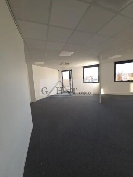 Office in Massy to rent - Building Photo - Image 2 of 6