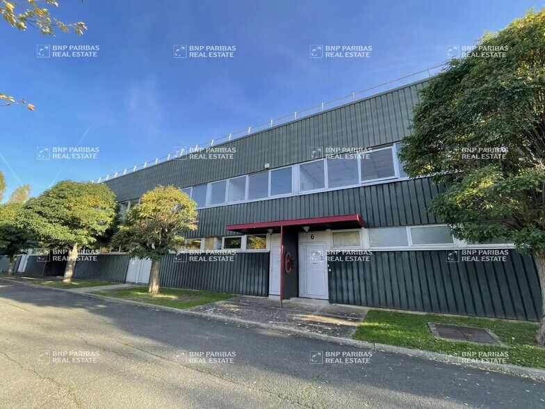 Light Industrial in Coignières to rent - Building Photo - Image 2 of 15