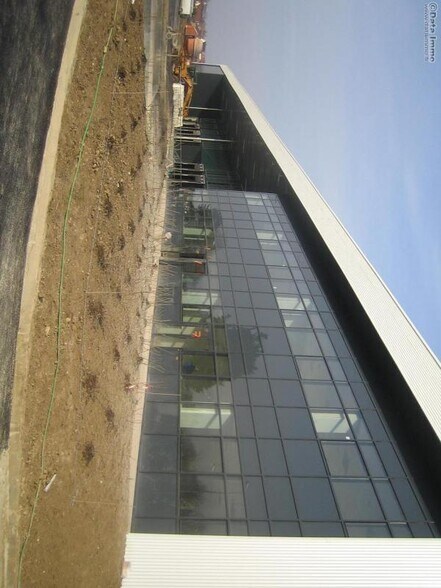 Industrial in Marly-la-Ville to rent - Building Photo - Image 3 of 19