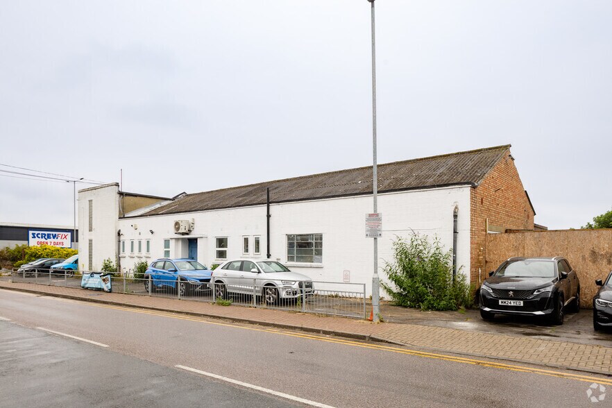 86-88 Hampton Rd W, Feltham for sale - Building Photo - Image 2 of 2