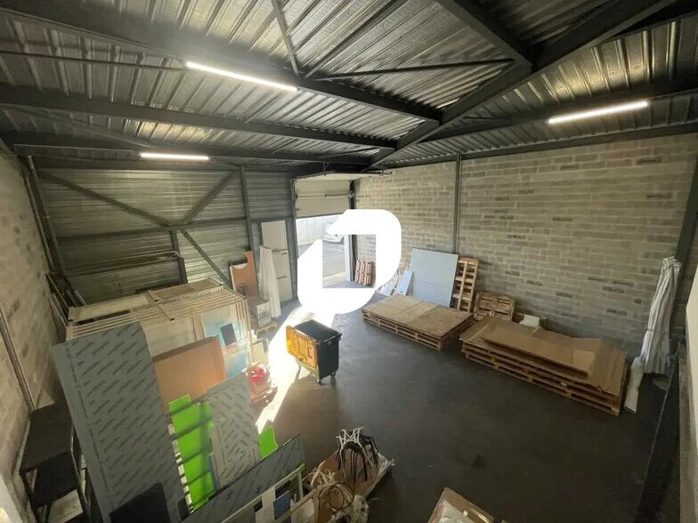 Light Industrial in Le Taillan-Médoc to rent - Building Photo - Image 2 of 7