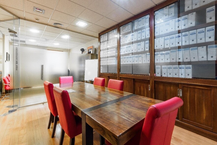 Office in Seville, Sevilla to rent - Interior Photo - Image 3 of 30