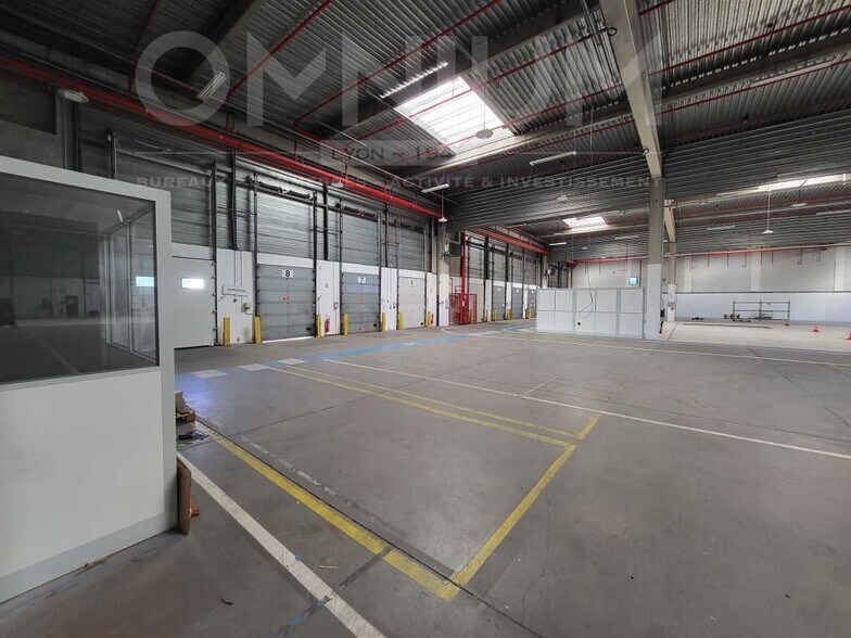 Industrial in Vénissieux to rent - Building Photo - Image 3 of 12