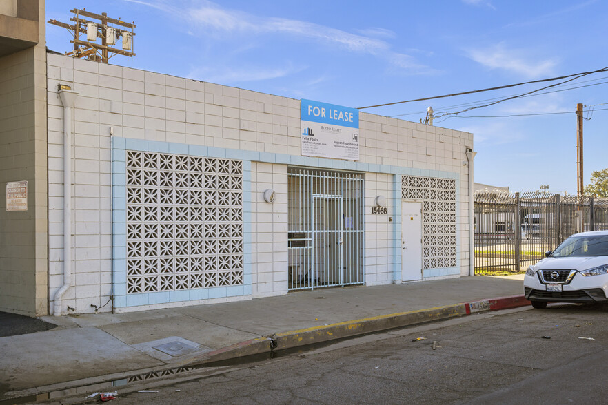 15468 Cabrito Rd, Van Nuys, CA for rent - Building Photo - Image 1 of 38