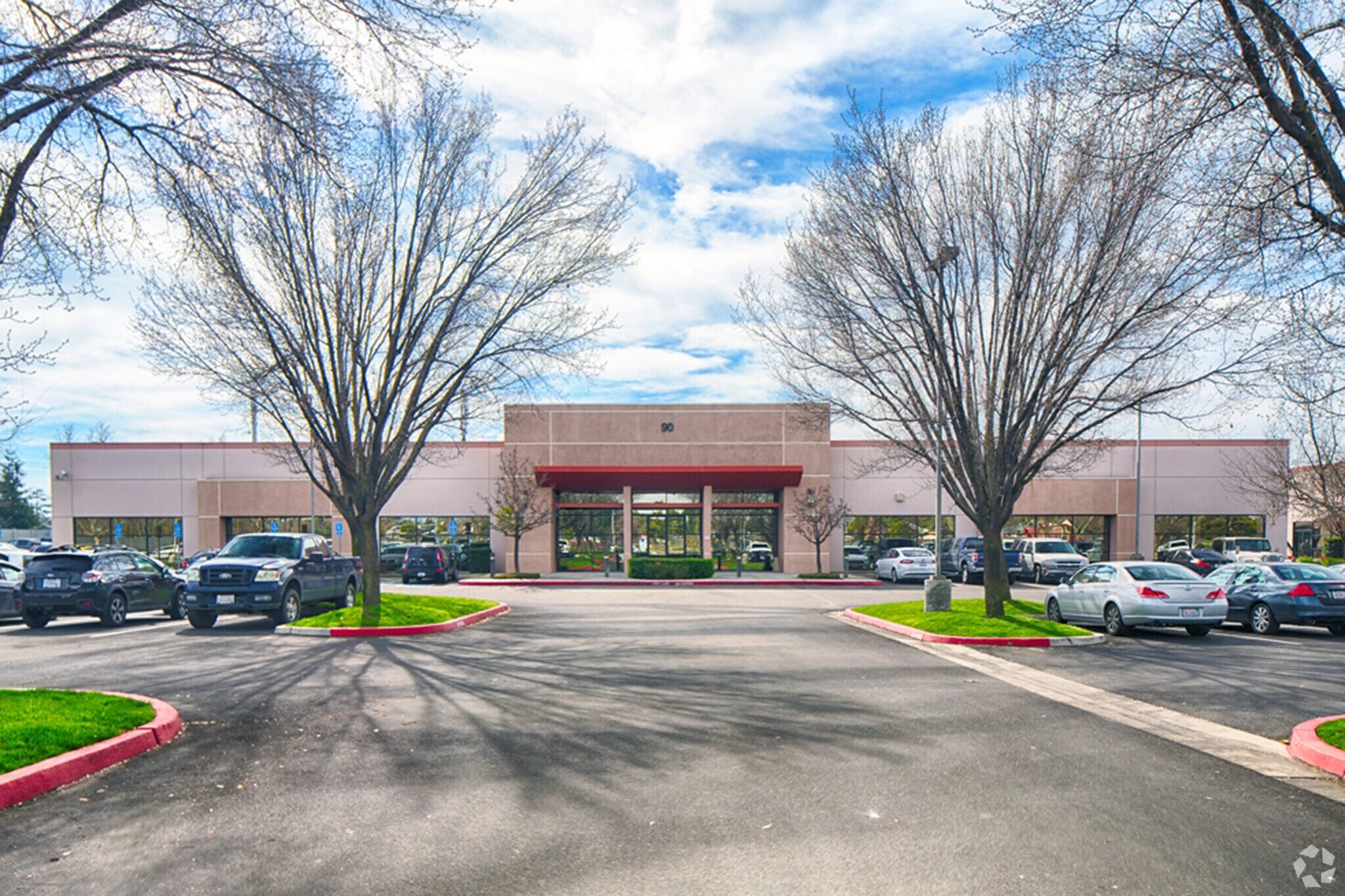90 W Ashlan Ave, Clovis, CA for sale Building Photo- Image 1 of 1