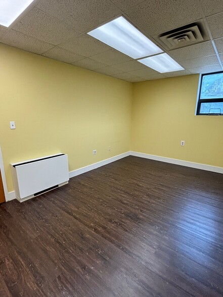 118 W Oak St, Mason, MI for rent - Interior Photo - Image 3 of 10