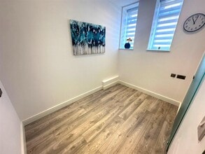 Street Ln, Leeds to rent Interior Photo- Image 2 of 2