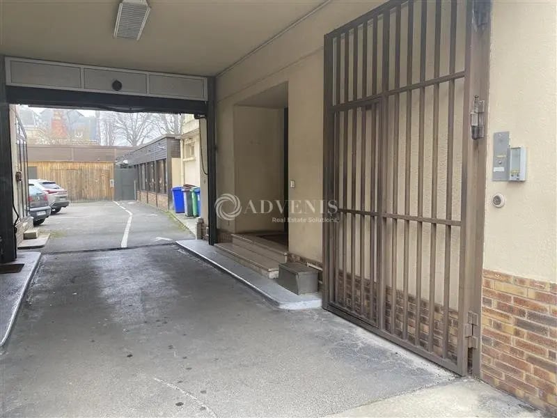 Office in Le Raincy to rent Building Photo- Image 1 of 8