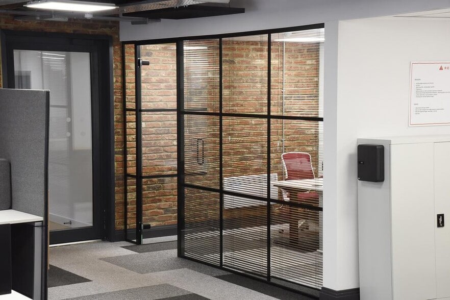 Newtown Rd, Henley On Thames to rent - Interior Photo - Image 3 of 6