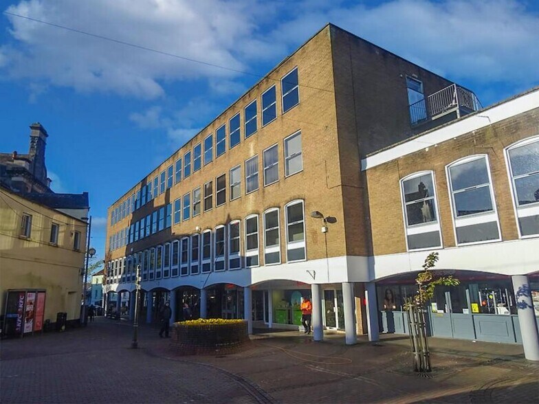 1-3 Red St, Carmarthen to rent - Building Photo - Image 2 of 6