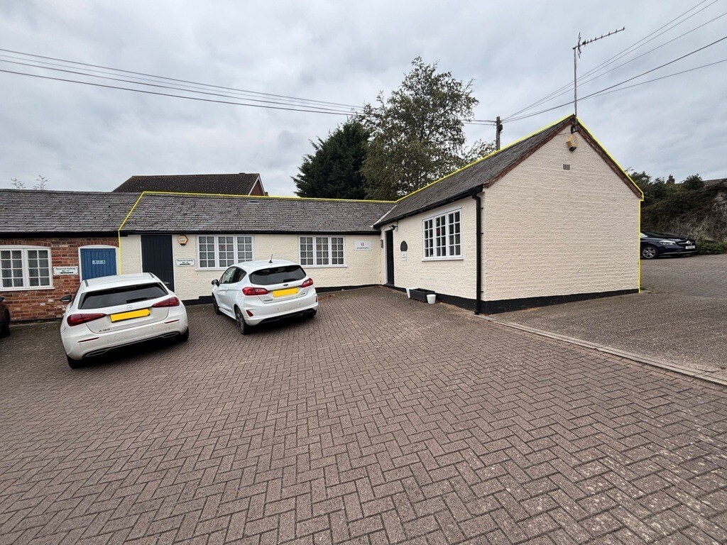 19 Church St, Oadby to rent Building Photo- Image 1 of 5