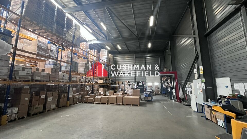 Light Industrial in Quint-Fonsegrives to rent - Interior Photo - Image 1 of 4