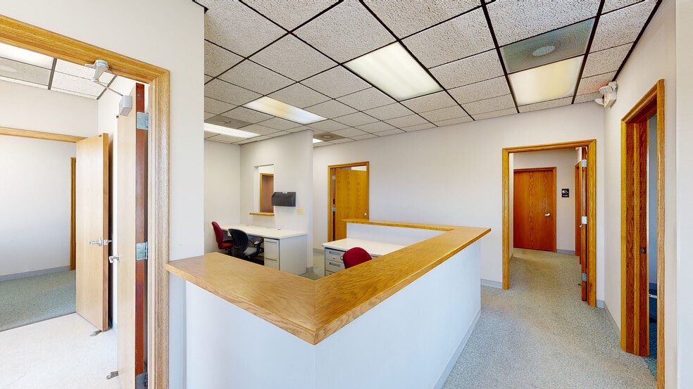 3 S Greenleaf Ave, Gurnee, IL to rent - Matterport 3D Scan - Image 3 of 36