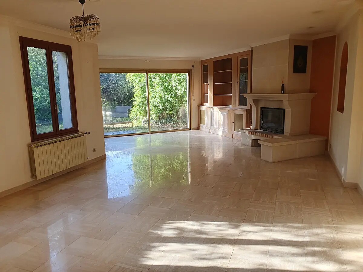 Office in Conflans-Sainte-Honorine to rent Primary Photo- Image 1 of 7