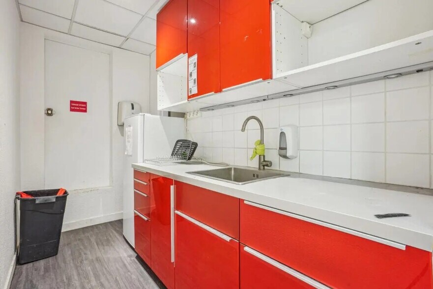 Office in Levallois-Perret to rent - Building Photo - Image 3 of 6