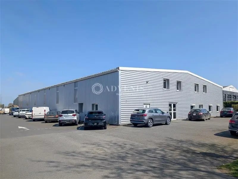 Location Local d'activités 1 650 m² - Photo 1