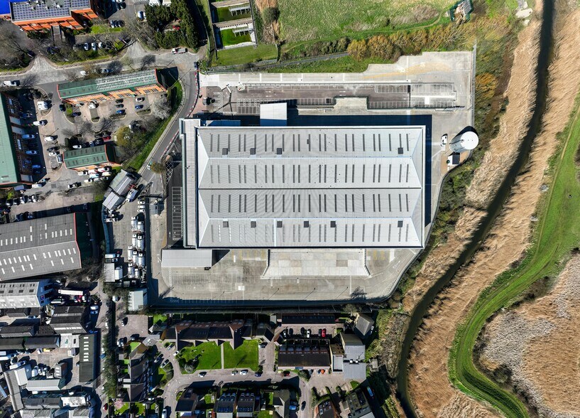 Orbital E, Dartford to rent - Building Photo - Image 3 of 22