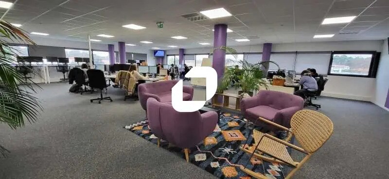 Office in Mérignac to rent - Interior Photo - Image 1 of 17